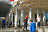 Jelang HUT ke-80 RI, Damkar Polman Bersihkan Lapangan Pancasila