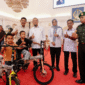 Dua bocah asal Gowa, Syamsul (7) dan Muh Aidil (7), viral di media sosial setelah terekam mengais sisa kue usai upacara HUT ke-80 RI di Lapangan Sultan Hasanuddin
