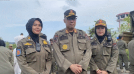 Satuan Polisi Pamong Praja Kalimantan Timur (Satpol PP Kaltim) tertibkan kawasan eks Bandara Temindung, Samarinda, Kamis 21 Agustus 2025. (Dok: Ali/katakaltim)
