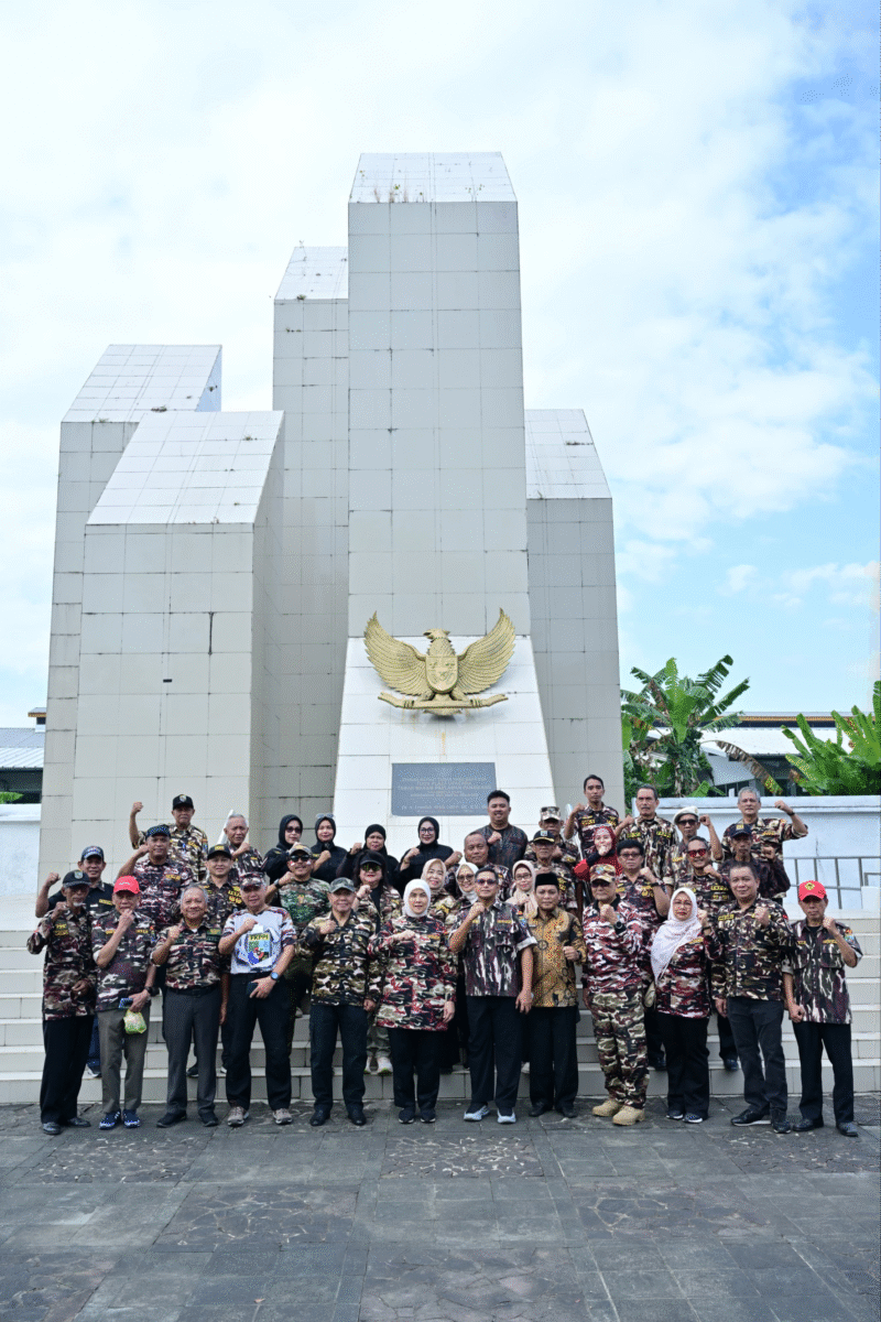 Ziarah Penuh Makna Jelang HUT RI ke-80, Aliyah Mustika Ilham Pimpin FKPPIMAKASSAR ke TMP Panaikang